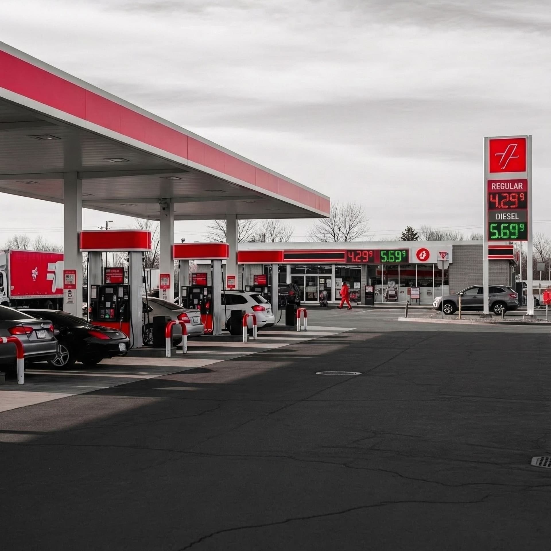 Gas station showing impact of rising oil prices and Middle East war on U.S. fuel prices in 2026